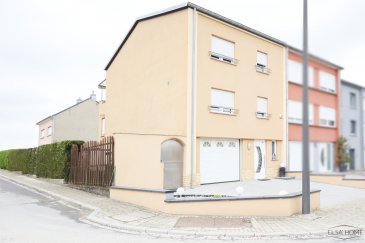 À Vendre : Maison Jumelée Spacieuse avec Jardin Plein Sud et Garage

Découvrez cette charmante maison jumelée, idéale pour une famille, située dans un quartier paisible et recherché. Avec ses 3 chambres confortables, dont une bénéficiant d'un balcon privé, cette propriété allie espace et confort.

Elle comprend également 1 salle de bains familiale et 1 salle de douche supplémentaire, offrant commodité et intimité. Le séjour spacieux et accueillant est parfait pour des moments de convivialité en famille ou entre amis. La grande cuisine équipée, pensée pour les amateurs de gastronomie, propose un espace convivial pour partager des repas.

En outre, la cuisine d'été dispose d'un coin repas avec un accès direct à la terrasse, idéale pour des repas en plein air et pour profiter du jardin plein sud, parfait pour des moments de détente au soleil. Vous pourrez apprécier une belle terrasse accueillante surplombant un jardin verdoyant, propice à la relaxation ou à la réception d'invités. Un barbecue est également présent pour des grillades entre amis.

Pour votre sécurité et tranquillité d'esprit, la maison est équipée d'un système d'alarme performant.

Pour compléter les atouts de cette maison, vous trouverez un espace de rangement pratique ainsi qu'un garage spacieux pour votre voiture et du stockage supplémentaire.

Pour toutes questions ou demandes d'informations, n'hésitez pas à nous contacter, nous serons toujours à votre service.

Agence ELSA'HOME à votre écoute pour la concrétisation de vos projets en toute confiance.

------------------------------------------------------------------------------------------------------------------------------------

FOR SALE : Spacious semi-detached house with south-facing garden and garage

Discover this charming semi-detached house, ideal for a family, located in a peaceful, sought-after neighborhood. With its 3 comfortable bedrooms, one of which benefits from a private balcony, this property combines space and comfort.

It also includes 1 family bathroom and 1 additional shower room, offering convenience and privacy. The spacious, welcoming living room is perfect for socializing with family and friends. The large, fully-equipped kitchen, designed for gourmet lovers, offers a convivial space for sharing meals.

In addition, the summer kitchen features a dining area with direct access to the terrace, ideal for al fresco dining and enjoying the south-facing garden, perfect for relaxing in the sun. You'll enjoy a lovely, welcoming terrace overlooking a verdant garden, ideal for relaxing or entertaining guests. A barbecue is also available for grilling with friends.

For your security and peace of mind, the house is equipped with a high-performance alarm system.

To complete the assets of this house, you'll find a practical storage area as well as a spacious garage for your car and additional storage.

If you have any questions or require further information, please do not hesitate to contact us. We are always at your service.

Agence ELSA'HOME is at your service to help you realise your projects in complete confidence.