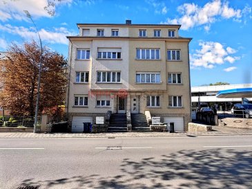 Appartement à vendre – 60,95 m² – Hollerich, Luxembourg

Immo Losch vous propose à la vente cet appartement lumineux situé dans le quartier recherché de Hollerich, à proximité immédiate du centre-ville de Luxembourg.
Caractéristiques du bien :

- Surface habitable : 60,95 m²
- Hall d’entrée
- 1 chambre spacieuse
- Salle de bain 
- Cuisine individuelle
- Petit balcon, accès par la cuisine
- Séjour lumineux avec grandes fenêtres 
- Cave

Un quartier dynamique et bien desservi :
Situé à Hollerich, un quartier en pleine évolution, l'appartement bénéficie d'un accès facile aux transports en commun, commerces, écoles, restaurants et toutes les infrastructures urbaines. Parfait pour les jeunes professionnels ou couples à la recherche de confort et de praticité dans un cadre de vie urbain.

L’appartement est actuellement loué.

Pour organiser une visite ou obtenir plus d’informations :
Téléphone : +352 26 53 26 11
Email : info@immolosch.lu

 ---------- 
Wohnung zum Verkauf - 60,95 m² - Hollerich, Luxembourg

Immo Losch bietet Ihnen diese helle Wohnung zum Verkauf an. Sie befindet sich im begehrten Stadtteil Hollerich, in unmittelbarer Nähe des Stadtzentrums von Luxemburg.
Eigenschaften des Objekts :

- Wohnfläche: 60,95 m².
- Eingangshalle
- 1 geräumiges Schlafzimmer
- Badezimmer
- Eigene Küche
- Kleiner Balkon, Zugang von der Küche aus
- Helles Wohnzimmer mit großen Fenstern
- Keller

Ein dynamisches und gut angebundenes Viertel :
Die Wohnung befindet sich in Hollerich, einem sich schnell entwickelnden Stadtteil, und profitiert von einem einfachen Zugang zu öffentlichen Verkehrsmitteln, Geschäften, Schulen, Restaurants und allen städtischen Infrastrukturen. Perfekt für junge Berufstätige oder Paare auf der Suche nach Komfort und Zweckmäßigkeit in einem urbanen Lebensumfeld.

Die Wohnung ist derzeit vermietet.

Um einen Besichtigungstermin zu vereinbaren oder weitere Informationen zu erhalten :
Telefon: +352 26 53 26 11
Email: info@immolosch.lu

 ---------- 
Apartment for sale - 60.95 m² - Hollerich, Luxembourg

Immo Losch offers for sale this bright apartment located in the sought-after district of Hollerich, in the immediate vicinity of downtown Luxembourg.
Property features :

- Living area: 60.95 m²
- Entrance hall
- 1 spacious bedroom
- Bathroom
- Separate kitchen
- Small balcony, access from kitchen
- Bright living room with large windows
- Cellar

A dynamic, well-connected neighborhood:
Located in Hollerich, a fast-growing district, the apartment benefits from easy access to public transport, shops, schools, restaurants and all urban infrastructures. Perfect for young professionals or couples looking for comfort and convenience in an urban environment.

The apartment is currently rented.

To arrange a viewing or obtain further information:
Phone: +352 26 53 26 11
Email : info@immolosch.lu