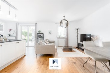 ***SOUS COMPROMIS***SOUS COMPROMIS***SOUS COMPROMIS***
Situé à Bereldange (72, rue de Bridel), en arrière du bâtiment, au calme, ce magnifique appartement dispose d'une surface totale de ± 126 m² dont ± 86 m² habitables et une terrasse de ± 40 m². Faisant partie d'une résidence de 2000, il dispose d'un accès direct au jardin. Ce bien bénéficie de la proximité de toutes commodités de la commune de Walferdange et d'un accès aisé vers Kirchberg et la ville.

Il se compose comme suit :

Au rez-de-chaussée, une entrée de ± 7 m² avec son coin vestiaire s'ouvre sur un espace ouvert, un séjour/salle à manger/cuisine couverte de ± 34 m² avec accès direct sur une terrasse de ± 40 m² et un jardin (sans vis-à-vis), sur trois chambres de ± 10, 11 et 17 m², sur une salle de douche de ± 2 m² (douche, lavabo, wc) et sur une salle de bain de ± 5 m² (baignoire/douche, lavabo, wc et fenêtre).

Au sous-sol se trouvent un emplacement de parking de ± 15 m², une cave de ± 4 m² et une buanderie. Trois emplacements extérieurs complètent l'offre.

Détails complémentaires :

- Situation exceptionnelle avec une grande terrasse et jardin ;
- Kirchberg et le centre à 10 min. en voiture ;
- Nombreux services - commerces, pharmacies, écoles et crèches à proximité ;
- 4 places privées pour les voitures ;
- Etat impeccable ;
- Résidence de 2000, appartement rénové en 2021 ;
- Charges 450 euros ;
- Environnement pittoresque avec nature omniprésente (la forêt de Bambesch).

Agent responsable : Katia Gravière au 661 33 29 82 ou katia@vanmaurits.lu