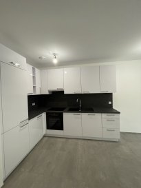 Luxembourg-Muhlenbach

Appartement 1.3 (lot 031) neuf situé au 1ier étage d' une surface habitable de +/- 47,06m2.

Se compose comme suit :

Un hall d'entrée, d'une chambre à coucher disposant d'une terrasse de
+/- 5,87m2, d'une salle de douche, d'un vaste living avec une cuisine ouverte donnant accès au balcon de +/- 6,42 m2.

Possibilité d'acquérir un emplacement intérieur à partir de 59.000€
TVA 3% inclue.

Le prix de vente est affiché avec TVA 3% inclue.

N'hésitez pas à nous contacter pour une visite:

Tél : +352 691 125 293
info@newgest.lu