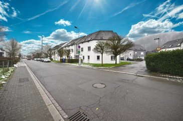 Warken 

Idéalement situé à proximité immédiate des transports, commerces et écoles, Cimm Immobilier Luxembourg vous propose en exclusivité à la vente cet appartement de 2 chambres, entièrement rénové en 2022, situé à l'arrière au rez-de-chaussée d'une résidence disposant d'emplacements de parkings prévus pour les résidents. 

Idéal pour un jeune couple ! 

L'appartement se compose : hall d'entrée, salon / salle à manger, cuisine, 2 chambres, un bureau, salle de douche, wc séparé, débarras. 

L'appartement dispose également d'une cave privative et d'un emplacement dans le grenier commun. 

L'objet et soumis à un bail emphytéotique avec le fonds du logement pour une redevance annuelle de 12,39€. 

Equipement technique : châssis PVC triple vitrage avec volets électriques, chauffage central au gaz. 

Charges : 320€/mois.

Pour plus de renseignements et/ou visites, veuillez contacter Cimm Immobilier Luxembourg au : (+352)26 95 40 03