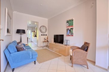 RE/MAX, spécialiste de l\'immobilier à Dudelange vous propose en exclusivité à la vente cette magnifique maison libre des trois côtés. Elle dispose d\'une superficie habitable d\'environ 182 m² pour 247 m² au total. Cette demeure vous séduira par son splendide extérieur d\'env. 305 m², ses beaux volumes, et sa composition remplie de charme.

La maison se compose au rez-de-chaussée : d\'un hall d\'entrée, d\'une spacieuse et lumineuse pièce de vie séjour/salle à manger et cuisine ouverte d\'env. 46 m², une salle de douche d\'env. 8 m², un deuxième séjour d\'env. 28 m² avec un plafond cathédrale (peut être fait un autre étage au-dessus du séjour), un extérieur avec une belle terrasse d\'env. 44 m² et un jardin d\'env. 251m².

Demi-palier : Salle de douche complètement rénovée il y a trois ans.

Au premier étage : un hall de nuit, une chambre d\'env. 12,5 m² et une deuxième chambre d\'env. 17,5 m².

Au deuxième étage : un hall de nuit, une troisième chambre d\'env. 17,5 m² et une quatrième chambre d\'env. 9 m² avec une mezzanine d\'env. 7 m².

Au sous-sol : buanderie d\'env. 16 m², cave avec une douche d\'env.21 m² avec accès au garage d\'env. 28 m². 

Extérieur : une terrasse d\'env. 44 m² et un jardin magnifique d\'env. 251 m² situés à l\'arrière de la maison avec un passage du côté gauche qui donne à l\'avant de la maison.

Caractéristiques supplémentaires : Double vitrage, deux salles de douche renouvelées il y a 3 ans, façade de l\'arrière de la maison refaite il y a 5 ans.

- Chauffage : Gaz (Buderus de 1991)
- 4 chambres, 2 salle de douche, deux séjours
- Garage et 2 emplacements extérieurs
- Terrain : 4,80 ares

Disponibilité à convenir mais possible dans un délai assez court.

La commission d\'agence est incluse dans le prix de vente et supportée par le vendeur.

SIMOES Michael
+352 691 680 986
michael.simoes@remax.lu
Ref agence :5096351