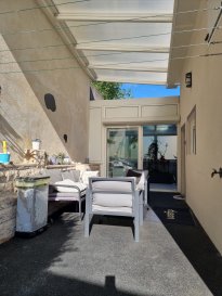 Maison à vendre Volmerange-les-Mines. Maison individuelle située 39 rue du cimetière à VOLMERANGE LES MINES.
Elle se compose comme suit:
Au rez-de-chaussée: une pièce de vie avec cuisine équipée de 38 m², une véranda de 11 m², un WC et un accès à la terrasse arrière et au jardin;
Au premier étage: deux chambres avec placards sur mesure et une grande salle de bains avec douche, baignoire et WC;
Au second étage une grande chambre de 18 m² avec sa salle de douche privative (avec WC).
La maison bénéficie également d'un jardin clos, un garage (porte électrique) et un cave de 20 m².
Taxe foncière: 1 052 €
DPE : C / GES: A
Pompe à chaleur de 2023
N'hésitez pas à nous contacter pour plus de renseignements.
IMMO DM: 03.82.57.31.87



Honoraires inclus de  3.51% TTC  à la charge de l'acquéreur. Prix hors honoraires 370 000 €. Classe énergie C, Classe climat A Montant estimé des dépenses annuelles d'énergie pour un usage standard : entre 1501.00 € et 2031.00 € sur les années 2021, 2022 et 2023 (abonnements compris). Les informations sur les risques auxquels ce bien est exposé sont disponibles sur le site Géorisques : georisques.gouv.fr.