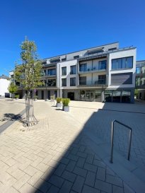                              RESIDENCE EDENGREEN 
LUXPROIMMO vous propose ce magnifique appartement entièrement meublé avec terrasse.
La Résidence EDENGREEN est destinée à l'habitation de personnes âgées d'au moins 55 ans. pour un couple, une personne doit avoir atteint au moins l'âge de 55 ans. 
Idéalement située à Bettembourg, proche de toutes commodités, cette résidence services saura vous offrir touts les avantages et services nécessaires.
Ce bien est agencé comme suit: Hall d’accueil, débarras avec raccord lave-linge, salle de douche, spacieuses pièce à vivre avec une belle cuisine  équipée. Terrasse et jardin privatifs.
Au sou-sol: cave privée
