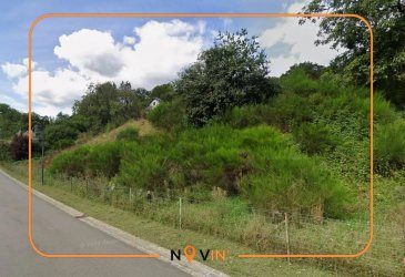 Terrain à bâtir de +- 35 ares, situé dans le quartier “Haaptstrooss” à Michelau, offrant la possibilité de construire trois maisons à 30 minutes en train de Luxembourg ville.

Le terrain se distingue comme suit :
Situé au sein du PAP “Haaptstrooss” dans la commune de Bourscheid, le projet comprend trois lots constructibles destinés chacun à une maison unifamiliale. L’ensemble s’inscrit dans la zone mixte villageoise (MIX-v), conformément au règlement d’aménagement. Le PAP autorise également un logement intégré par maison ainsi que certaines activités artisanales ou de services qui n’altèrent pas l’usage résidentiel.

Atouts du terrain :
Le PAP prévoit un aménagement structuré comprenant trottoirs, stationnements longitudinaux et une organisation du bâti adaptée au contexte local. Les implantations sont définies par des gabarits. Une zone de servitude dédiée aux éléments naturels identifiés dans le périmètre complète l’organisation du secteur. 

Atouts de la localité :
Implanté à Michelau, le terrain bénéficie d’un environnement résidentiel calme et se situe à proximité d’Ettelbruck et Diekirch. Les commerces, écoles, services et transports sont accessibles dans un rayon proche, permettant un quotidien structuré et pratique. Les espaces naturels présents dans la vallée de la Sûre offrent également un cadre propice aux activités extérieures.

 ---------- 
Baugrundstück von ca. 35 Ar, gelegen im Quartier „Haaptstrooss“ in Michelau, mit der Möglichkeit, drei Hause zu errichten, 30 Minuten mit dem Zug von Luxemburg-Stadt entfernt.

Das Grundstück stellt sich wie folgt dar:
Das Grundstück befindet sich innerhalb des PAP „Haaptstrooss“ in der Gemeinde Bourscheid. Das Projekt umfasst drei bebaubare Parzellen, die jeweils für ein Einfamilienhaus vorgesehen sind. Das Gebiet liegt in der gemischten Dorfzone (MIX-v) gemäß den geltenden Entwicklungsrichtlinien. Der PAP erlaubt zudem eine integrierte Wohneinheit pro Haus sowie bestimmte handwerkliche oder dienstleistungsbezogene Tätigkeiten, die die Wohnnutzung nicht beeinträchtigen.

Vorteile des Grundstücks:
Der PAP sieht eine strukturierte Erschließung mit Gehwegen, längs angeordneten Parkflächen und einer an den lokalen Kontext angepassten Gebäudeorganisation vor. Die Bauflächen sind durch festgelegte Baugabare definiert. Eine Servitutszone, die bestimmten natürlichen Elementen des Gebietes gewidmet ist, ergänzt die geplante Anordnung.

Vorteile der Lage:
Das Grundstück befindet sich in Michelau in einem ruhigen Wohnumfeld und liegt in der Nähe von Ettelbruck und Diekirch. Einkaufsmöglichkeiten, Schulen, Dienstleistungen und öffentliche Verkehrsmittel sind in kurzer Distanz erreichbar, was einen praktischen Alltag ermöglicht. Die Naturräume des Sauertals bieten darüber hinaus verschiedene Möglichkeiten für Aktivitäten im Freien.

 ---------- 
Building plot of approximately 35 ares, located in the “Haaptstrooss” district in Michelau, offering the possibility to construct three family houses, 30 minutes by train from Luxembourg City.

The plot is arranged as follows:
Located within the “Haaptstrooss” PAP in the municipality of Bourscheid, the project includes three buildable lots, each designated for a single-family house. The area falls within the mixed village zone (MIX-v) in accordance with the development regulations. The PAP also allows for an integrated housing unit per house, as well as certain craft or service activities that do not affect the residential use.

Key features of the plot:
The PAP provides a structured layout including pavements, longitudinal parking spaces and an organisation of the buildings adapted to the local context. Building locations are defined by specific construction envelopes. A servitude zone dedicated to identified natural elements complements the organisation of the area.

Key features of the locality:
Located in Michelau, the plot benefits from a quiet residential environment and lies close to Ettelbruck and Diekirch. Shops, schools, services and public transport are accessible within a short distance, offering practical everyday convenience. The natural surroundings of the Sûre Valley also provide opportunities for outdoor activities.