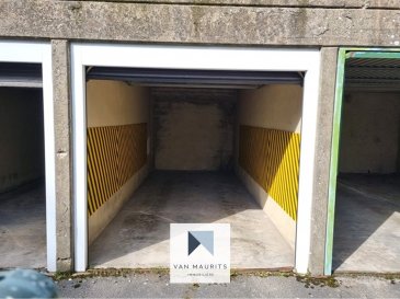 À vendre un garage fermé situé au 29, rue fort Neipperg à Luxembourg-Gare. 

Détails complémentaires :

- Garage de +/- 2,3 m/ 6,5 m = 15 m2 ;
- Porte manuelle ;
- Disponible immédiatement.

Agent responsable : Katia Gravière au 661 33 29 82 ou katia@vanmaurits.lu