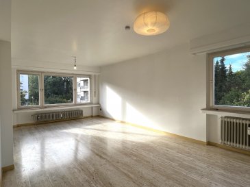 Nous vous proposons en vente un spacieux appartement à 3 chambres à Howald.
L'appartement de 103 m2 se trouve au 2e étage d'une résidence avec ascenseur.

A proximité immédiate de la Cloche d'or avec commerces, restaurants, accès autoroute, école fondamentale, crèches, lycées (dont le lycée Vauban). 
La nouvelle ligne du tramway, prévue pour l'été 2024, se trouve à
quelques pas (150m) de la résidence. La résidence se trouve directement à côté de la forêt de Howald.

Très bonne connexion aux transports publics.

L'appartement comprend :
- 1 grand living / cuisine ouverte avec accès balcon
- 3 chambres (14m2, 14m2 et 12m2) à coucher dont 1 avec accès balcon
- 1 salle de bains avec WC
- 1 WC séparé
- 1 garage fermé avec accès direct à la résidence
- 1 cave privative
- 1 grand grenier 15m2
- 1 buanderie commune
+ Possibilité d'utiliser le terrain de tennis appartenant à la résidence.

L'appartement est libre de suite.

Pour plus d’informations :
LX2 Immo: www.lx2.lu

Antonio : +352 691 303 720
