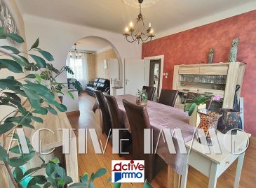 Vente  - Maison  à Hayange  4 chambres prix :  339 500 €  Maison Hayange Marspich 7 pièce(s) 146 m2. EN EXCLUSIVITÉ ! IDÉAL FRONTALIER !
Sur la commune d'Hayange-Marspich, en impasse et à proximité de toutes commodités, commerces, écoles et axes autoroutiers (à seulement 2 min de l'A31).
Devenez propriétaire de cette maison familiale mitoyenne d'un côté, très bien entretenue de plus de 146m² édifiée sur un terrain de 4,12 ares. 
Vous profiterez au rez de chaussé sur-élevé de près de 77 m² de pièces de vie avec un salon et séjour de 17 et 15m², une 2éme salle a manger de 17m² communiquant avec la cuisine aménagée et équipée, prolongée par une véranda de 15m² parfait pour profiter des extérieurs par tout les temps et donnant accès direct au jardin.
A l'étage, vous apprécierez les 4 spacieuses chambres de 16 et 15m² offrant des volumes confortables pour toute la famille et d'une salle de bain avec baignoire et wc.
Vous aurez la possibilité d'exploiter en complément le grenier qui offre un plateau de 72m² permettant de créer des espaces supplémentaires selon vos besoins et envies ou simplement pour y faire du rangement.
Pour finir, vous disposez d'un sous-sol complet avec cellier, atelier, buanderie et d'un garage bénéficiant d'un accès au jardin.
DPE réalisé le 06/11/2024 : logement classé D pour 217 kwh/m²/an ainsi que D pour les émissions de gaz à effet de serre pour 47 kg co²/m²/an.
Montant estimé des dépenses annuelles d'énergie pour un usage standard : entre 2 760€ et 3 780€ par an. Prix moyens des énergies indexés sur l'année 2021, 2022, 2023 (abonnements compris)
Les informations sur les risques auxquels ce bien est exposé sont disponibles sur le site Géorisques : www.georisques.gouv.fr ».
A VISITER SANS TARDER ! 
Frais d'agence à charge vendeur
Votre conseiller Immobilier : Marie PETITFRERE : 06 95 67 68 76