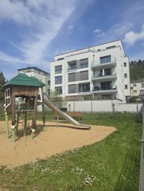 A VISITER !!!

Beau duplex lumineux en calme et exposé sud de 85 m2, meublée dans une résidence moderne construite en 2015 au rue de Muhlenbach. 

Première étage:
Hall de nuit avec dressing encastré, deux grande chambres à coucher de 16 m2 et 13 m2 et une salle de bain de 6 m2 avec WC et douche italienne.
 
Deuxième étage:
Hall d'entrée donnant vers spacieux séjour de +/-30 m2 avec cuisine ouverte et un balcon de 4 m2 avec vu à l'arrière en calme, un WC séparé de 2 m2, et un débarras sous l'escalier. 

Une cave privée et une place de parc intérieure sont incluses. 

Vendu Meublé avec : lumières, lave-linge, sèche-linge, télévision, canapé, lit, armoires, table à manger, chaises, cabinets etc.

Pour plus de renseignements ou une visite (visites également possibles le samedi sur rdv), veuillez contacter le 691 850 805. 

Proposition de crédit/financement à taux compétitif d'une banque luxembourgeoise incluse dans nos services gratuit.