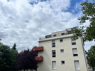 3 Pièces HAGUENAU CENTRE VILLE. HAGUENAU CENTRE VILLE,
Situation idéal, proche Nautiland et zone piétonne, lumineux 3 pièces de 74m² au sol, situé au 3ème et dernier étage (sans ascenseur) d'une agréable copropriété. 
L'appartement se compose comme suit :
Une belle entrée avec placards, une cuisine équipée ouverte sur le salon/séjour de 28m², deux belles chambres, une salle de bains et un WC séparé.
Les points forts :
Une grande terrasse de 28m² accessible de la cuisine, du salon et d'une chambre.
Le calme et la proximité des commodités.
Un garage et un parking extérieur.
Porte d'entrée blindée. 

Le bien est en bon état général mais un petit rafraichissement sera à prévoir.
Chauffage collectif (chauffage urbain installé récemment) 

A venir découvrir sans attendre!

Montant moyen annuel du budget prévisionnel : 2400EUR (chauffage compris)
Nombre de lots : 57 dont 12 lots d'habitation
Prix : 192 300EUR, honoraires inclus charges acquéreur : 2,48%~(Prix 187 650EUR hors honoraires)
 (2.48 % d'honoraires TTC à la charge de l'acquéreur.)
Copropriété de 57 lots - dont 12 lots habitation. (Pas de procédure en cours).
Charges annuelles : 2400.00 euros.