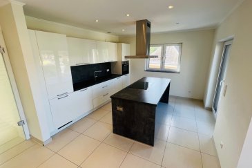 
Contactez-nous au 621 323 867 pour cette annonce!

En exclusivité chez Active Invest

A 5 minutes de Kayl, Jolie Appartement très lumineux avec +/-114.5m2 net habitable + 11m2 balcon.

L’appartement se situe dans une nouvelle résidence (année de construction 2019) au dernier étage dans la rue des fleurs à Dudelange.

L’appartement se compose comme suit :

- Séjour avec cuisine ouverte équipée et accès au balcon avec des portes coulissantes et Raffstore

-  Grand hall d’entrée lumineux avec accès directe de l'ascenseur

- WC séparé avec douche à l'italienne

- 3 Grandes chambres à coucher (18m2 / 16m2 / 11m2 )

- Salle de douche avec douche à l’italienne/ double lavabo/ WC et 
emplacement pour machine à laver

- Cave inclus


Spécifiés techniques : 

-  Ascenseur Schindler

- Ventilation contrôlée double flux (VMC)

- Chauffage au sol (chaque pièce individuelle)

- Châssis PVC Triple vitrage 

- Stores électriques Raffstore 

- Excellente finitions

- Panneaux solaires


L'appartement est situé dans la rue des fleurs, tout proche du centre de Dudelange, à proximité des transports en commun, dont connexions bus vers Kirchberg, station de train et tout proche des écoles, crèches, médecins et hôpitaux, commerces et supermarchés.

N’hésitez pas à nous joindre pour plus de renseignements.

Les plans pourront être fournis suivant demande.

Schwätze Lëtzebuergesch / Parle Français / Spreche Deutsch / Speak English
