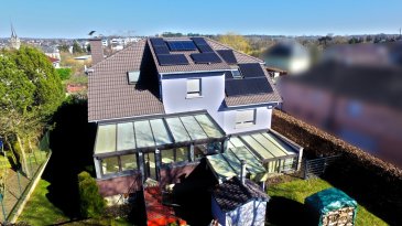 RE/MAX et Felice Capraro, Spécialistes de l'immobilier à Steinfort, vous proposent une maison située dans une impasse sur les hauteurs, elle se compose comme suit : 

Rdc : Hall d'entrée, living spacieux de 30 m2 avec feu ouvert et accès à la véranda lumineuse de 27 m2, vue magnifique sur l'arrière de la maison, bureau ou salon, salle à manger et cuisine séparée, WC séparé. 

1er étage : Hall de nuit, 5 grandes chambres dont 2 avec salle de jeux. 

Sous-sol : Appartement avec cheminée, une chambre à coucher, salle de douche,WC séparé, garage pour 2 véhicules, cave, véranda. 

Extérieur : Jardin de 12 ares arboré et clos, four à pizza, emplacement parking pour 5 véhicules, ainsi qu'un abri de jardin. 

Aspect technique de la maison : chaudière au bois combiné au fuel, raccord de gaz installé, panneaux photovoltaïques installés en 2016.

Passeport énergétique : A 
Passeport thermique : F 

Contactez-moi au 621 25 13 98 ou par email : felice.capraro@remax.lu.