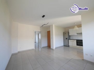 Appartement 1 chambre avec balcon — Esch-sur-Alzette — 48 m².

Au 1er étage d'une petite copropriété de 3 appartements (sans ascenseur), appartement comprenant :

- Cuisine équipée ouverte sur le living
- 1 chambre avec salle de douche/WC attenante
- Balcon

En complément : cave privative, buanderie commune et jardin partagé.


>>>> Contactez-nous au 691 216 830 ou par e-mail : smarrocco@newkeys.lu pour toute information complémentaire ou pour organiser une visite.

------------------------------------------

Les prix s'entendent frais d'agence inclus dans le prix et payable par le vendeur.
Nous recherchons en permanence pour la vente et pour la location, des appartements, maisons,
terrains à bâtir pour notre clientèle déjà existante.
N'hésitez pas à nous contacter si vous avez un bien pour la vente ou la location.
Estimation gratuite.

**** Découvrez tous nos autres biens sur notre site **** www.newkeys.lu****

 ---------- 
1-Bedroom Apartment with Balcony — Esch-sur-Alzette — 48 m²

On the 1st floor of a small condominium of 3 units (no lift), apartment comprising:

Fully equipped kitchen open to the living room
1 bedroom with en-suite shower room/WC
Balcony

In addition: private cellar, shared laundry room and shared garden.

Contact us at 691 216 830 or by e-mail: smarrocco@newkeys.lu for any further information or to arrange a viewing.





Prices include agency fees, payable by the seller.
We are constantly looking for apartments, houses and building plots for sale and for rent, on behalf of our existing clients. Please don't hesitate to contact us if you have a property to sell or rent. Free valuation.
**** Discover all our other properties on our website **** www.newkeys.lu****