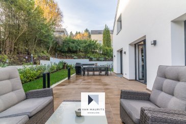 Situé au calme, sur les hauteurs de Schuttrange (12, rue des Prunelles) cette maison libre de quatre côtés de ± 412 m² dont ± 290 m² habitables a été construite en 1993 sur un beau terrain plat de 7.40 ares. En 2020, elle a été entièrement rénovée. Elle bénéficie de la proximité de toutes commodités et d'un accès aisé vers la ville.

Elle se compose comme suit :

Au rez-de-chaussée : d'une entrée de ± 9 m² avec armoire encastrée ; d'un séjour de ± 29 m² ouvert d'un côté sur une salle à manger et une cuisine de ± 47 m² avec ses baies vitrées donnant sur une terrasse plein sud-ouest de ± 40 m² (avec un jacuzzi) et le jardin sans vis à vis ; et de l'autre côté sur un bar de ± 12 m²; d'une chambre/bureau de ± 11m² ; et d'une salle de douche de ± 4 m² (douche et wc).

Au 1er étage : d'un palier donnant accès à la suite parentale de ± 23 m² avec sa salle de bain de ± 10 m² (double vasque, douche, baignoire spa et wc) et son dressing; à 3 chambres de ± 17, 17 et 19 m² ; et à deux salles de douche de ± 3 et de 5 m².

Au grenier : d'un espace de détente de ± 80 m² au sol.

Au sous-sol : d'un garage de 2 places côte à côte de ± 35 m² ; d'une cave/salle de TV de ± 16 m², d'une chaufferie et d'une buanderie, ainsi que d'une spacieuse salle de loisir (billard, gym, jeux?) de ± 40 m² avec une hauteur de 3 m.

Détails complémentaires :
Rénovation complète de qualité en 2020;
Fenêtres triple vitrage en PVC, volets électriques;
Belle vue dégagée;
Orientation sud;
Libre de quatre côtés;
Maison très spacieuse ? famille, profession libérale, loisirs;
Communication facile avec le centre de Luxembourg.

Agent responsable : Katia Gravière au 661 33 29 82 ou katia@vanmaurits.lu