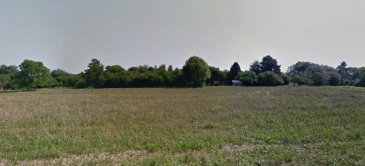 A 5 MN DE VIGY : 470 000 EUR  FAI .  A SAISIR Dans un écrin de verdure, terrain à batir  de 65 a 97 ca Possibilité de construire  4 ou 5 maisons<br> Honoraires charge vendeur  <br> Contact : 06.150.144.36  