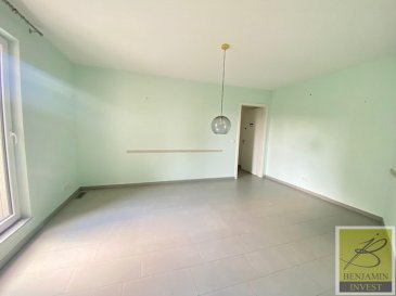 Offre de Location ? Cabinet Médical / Paramédical

Localisation : 1er étage avec ascenseur dans un bâtiment récent et bien entretenu.

Descriptif du bien :

?	6 pièces dont :
o	2 bureaux de consultation spacieux et lumineux
o	2 salles de bains fonctionnelles
o	1 WC séparé pour les patients
o	1 salle d'accueil/Salle d'attente (adaptable selon vos besoins)
o	1 balcon offrant une pause agréable

Commodités incluses :

?	1 place de parking souterrain sécurisée
?	Ascenseur pour un accès facile
?	Bâtiment récent avec isolation acoustique et thermique performante
?	Le cabinet se trouve dans un immeuble médical comprenant d'autres médecins et kinésithérapeutes, offrant un environnement professionnel dynamique.

Idéal pour : Professionnels de santé (médecins, kinésithérapeutes, psychologues, etc.) ou activités paramédicales nécessitant un espace fonctionnel et bien équipé.

Pour tout complément d‘information, n'hésitez pas à nous contactez par téléphone au 28 77 88 22. Nous sommes également disponibles pour organiser les visites le samedi !

Nous sommes, en permanence, à la recherche de nouveaux biens à vendre ou à louer (des appartements, des maisons et des terrains à bâtir) pour nos clients acquéreurs.

N‘hésitez pas à nous contacter si vous souhaitez vendre ou échanger votre bien, nous vous ferons une estimation gratuitement.