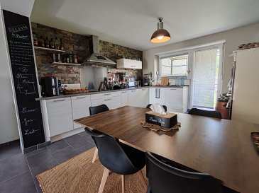 Maison Bining 4 pièces 125 m². Nord Sud Immobilier vous présente cette charmante maison comprenant :

Sur un même niveau dégagement, 2 chambres à coucher, un WC, une salle d'eau avec douche à l'italienne et une cuisine équipée ouverte sur le séjour et donnant directement accès à l'extérieur où vous pourrez profiter d'une agréable terrasse, le tout sur un terrain de 7,37 ares entièrement clos et plat.

*Et un niveau  niveau avec une suite parentale avec un espace dressing et  salle d'eau privative, une buanderie, une chaufferie et 2 garages

Contactez nous sans tarder pour découvrir ce bien !

Les informations sur les risques auxquels ce bien est exposé sont disponibles sur le site Géorisques : www.georisques.gouv.fr

Agences Nord Sud Immobilier à Sarreguemines, Diemeringen, Rohrbach les Bitche et Bitche.