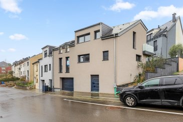 En Exclusivité ImmoHouse vous propose cette superbe maison de 2020 classe A-B idéalement située dans une rue calme de Soleuvre dans la commune de Sanem.

Sur un terrain de 1,96ares et une surface de 180m², cette magnifique maison se compose de:

Au rez de chaussée:
- Un spacieux hall d'entrée
- Un garage
- Une buanderie
- Un espace chaufferie

Au 1er étage:
- Un grand salon salle à manger avec terrasse et jardin
- Une cuisine équipée ouverte sur la pièce de vie
- Un wc séparé

Au 2ème étage:
- 2 chambres à coucher dont une avec balcon
- Une grande chambre parentale avec dressing et salle de bain privative
- Une salle de douche avec wc 

Pas de travaux à prévoir

Magnifique maison à découvrir....

Infos et visites sur rdv