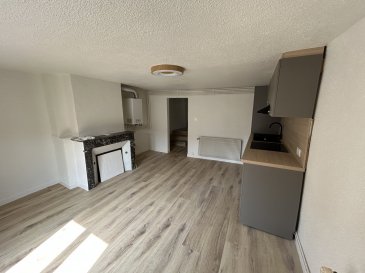 Très bel appartement rénové entièrement.  Appartement F2 proche gare et commerces - entièrement rénové - 24, rue Victor Hugo 54700 PONT A MOUSSON comprenant :
 Entrée, cuisine équipée ouverte sur pièce de vie, 1 chambre, salle d'eau/WC
 Chauffage individuel gaz - 38,50 m2
 Libre à la location 
 Les informations sur les risques auxquels ce bien est exposé sont disponibles sur le site Géorisques : www.georisques.gouv.fr