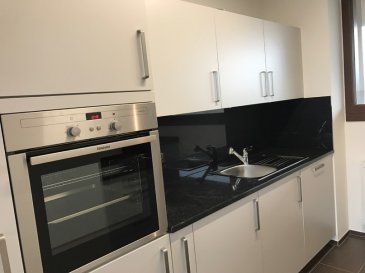 
***RESERVE*** 

Immo Gutenkauf s.à r.l. vous propose en 1ère location un duplex de 112,79 m2 avec des finitions de haute qualité (parquet, volets électriques,...) comprenant deux terrasses orienté sud.
Situé dans un nouveau quartier résidentiel, calme et moderne, vous êtes proche de toutes commodités (quartier Belval avec son Campus de l'Université de Luxembourg, axe autoroutier à proximité, crèche et maison relais, Lycée technique d'Esch, magasins, arrêt de bus devant la porte).
Au 2ème étage l'appartement comprend un hall d'entrée, un WC séparé, une cuisine équipée avec débarras et un living+salle à manger avec terrasse.
Au 3ème étage vous trouvez les 3 chambres à coucher, dont une avec dressing, une salle de bain, une salle de douche et une terrasse.
Au sous-sol se trouvent un emplacement de parking et une cave privative.

Pour tout renseignement supplémentaire ou prise de rendez-vous, veuillez contacter Madame Carrie Heck.

Les renseignements de description de l'objet proviennent du propriétaire et sont destinés à un premier contact. En aucun cas, l'agence Immo Gutenkauf s.à r.l. ne pourra être rendu responsable en cas d'erreur.