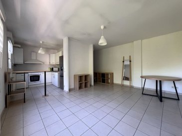 Terville - F2 de 46,31 m2. Dans Résidence 'Le Point Central' à Terville, F2 de 46,31 m2 comprenant une cuisine équipée ouverte sur séjour, 1 chambre, 1 salle de bains et WC séparé.
Chauffage individuel au gaz.
Place de parking  en sous-sol de la résidence.

Les informations sur les risques auxquels ce bien est exposé sont disponibles sur le site Géorisques : www.georisques.gouv.fr » 

Renseignements et visites : 03.82.53.44.32