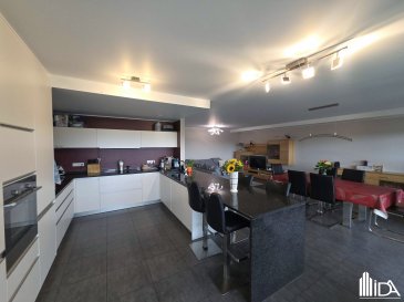 En vente, l'Immobilière de l'Attert vous propose ce magnifique appartement partiellement meublé situé à Medernach, commune de la Vallée de l'Ernz.

L'appartement d'une surface habitable de +/- 103 m² au 1er étage avec ascenseur se compose de:

- spacieux hall d'entrée
- beau séjour / salle à manger avec coin cuisine équipée et sortie sur balcon de +/- 16 m²
- salle de douche, lavabo et wc
- wc séparé
- 2 chambre à coucher
- buanderie commune.

L'appartement dispose d'une cave et deux emplacements de parking intérieurs.

Pour plus d'informations ou pour visiter cette propriété, contactez-nous au +352 23 62 90 20 ou sur immo@immoaida.lu

Consultez nos biens sur www.immoaida.lu