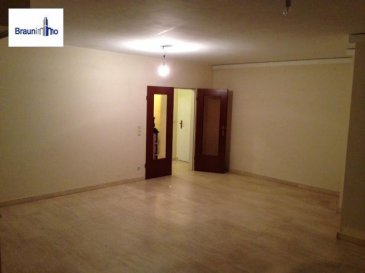 A vendre appartement d'une surface de 110 m2. Comprenant: Hall d'entrée, une nouvelle cuisine équipée, 2 chambres, salle de bain. wc séparé, débarras, balcon 8m2, cave, garage. L'appartement est disponible de suite.
Idéalement situé, proche des commerces, écoles, crèches, arrêts de bus et de toutes les commodités. 
Ref agence :2109708