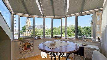 .  Un appartement lumineux, spacieux et plein de charme au coeur de Metz Sablon St LIVIER !

 Situé au dernier étage d'un immeuble des années 60, cet appartement 3 pièces de 85,75 m2 Carrez (130 m2 au sol) vous séduira par son volume généreux et son cachet unique, avec poutres apparentes et une magnifique verrière offrant une vue imprenable sur l'église du Sablon.
  
 L'espace de vie d'environ 55 m2 est entièrement modulable selon vos envies : salon, cuisine ouverte, coin bureau, espace lecture ou détente... À vous d'imaginer votre intérieur idéal !
 Il dispose de 2 chambres dont une grande suite parentale avec espace dressing et bureau.

 Ainsi qu' une Salle de bains avec vasque, douche, baignoire, wc, placards et buanderie

 En annexes : la jouissance du demi pallier entre le 2ème et les combles, une cave privative, un garaga individuel fermé, et un jardin privatif offrant un véritable petit coin de verdure en ville.
  
 Emplacement idéal : Nichée dans le quartier prisé St Livier / Sablon, à deux pas de la place St Livier, cette adresse offre un quotidien pratique et agréable (Commerces, restaurants, écoles et transports (Métis, Gare SNCF) à pied, Centre commercial MUSE et Centre Pompidou à proximité, 13 minutes à pied de la gare de Metz (1 km)
  
 Un bien rare sur le marché !
 Amateurs de volumes, de lumière et de lieux atypiques, ce bien est fait pour vous. Charme de l'ancien, cadre verdoyant, proximité immédiate du centre-ville : il réunit tous les atouts pour une vie urbaine confortable et élégante.
  
 Contactez-nous dès maintenant pour organiser une visite ou obtenir plus d'informations !

 Informations complémentaires :
 Charges annuelles : 703 EUR
 Copropriété de7 lots principaux
 Honoraires inclus à la charge de l'acquéreur (5 %)
 DPE :D / D
 Estimation des coûts annuels d'énergie du logement Les coûts sont estimés en fonction des caractéristiques de votre logement et pour une utilisation standard sur 5 usages (chauffage, eau chaude sanitaire, climatisation, éclairage, auxiliaires) voir p.3 pour voir les détails par poste. entre 970 EUR et 1260 EUR par an Prix moyens des énergies indexés sur les années 2021 (abonnements compris)
  
 Syndic professionnel, pas de procédure en cours