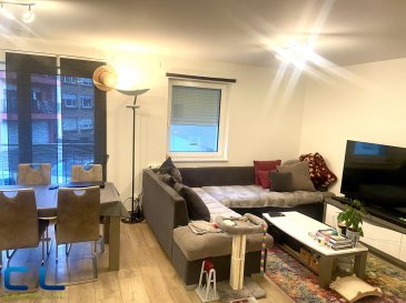 En vente à Schifflange; 
bel appartement , bien agencé et lumineux,  situé dans une rue tranquille tout en restant à 5 minutes à pied de la gare et commerces de proximité.

Au réez de chaussée, surélevé,  d'une résidence bien soignée, - construction de 2017, (avec ascenseur). 

Se compose d'une chambre à coucher, d'une cuisine équipée ouverte sur le salon,  d'une salle de douche et un wc séparé. 
Une cave privative et un emplacement de parking intérieur font également partie de ce lot. 

Disponible à convenir. 

Pour toute demande de visite ou informations complémentaires, n'hésitez pas à nous contacter au 265341 ou directement notre agent Mme VEIGAS au 621 505 621 ou par mail au cristina.veigas@cl-immo.lu

Les frais d'agence sont compris dans le prix de vente et à charge du vendeur.