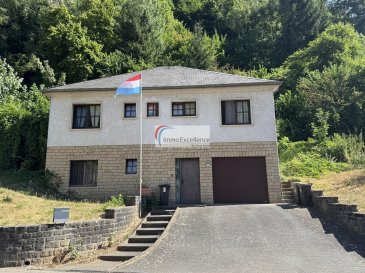IMMO EXCELLENCE vous propose en exclusivité cette charmante maison individuelle, libre des quatre côtés, offrant une surface habitable d'environ 120 m² ainsi qu'une surface utile d'environ 80 m², implantée sur un terrain de 6,38 ares. 

Lumineuse et fonctionnelle, cette propriété séduira les familles à la recherche d'un cadre de vie agréable, tout en offrant un beau potentiel de personnalisation.

La maison se compose comme suit :

Au sous-sol, vous trouvez : un hall ( 13.56 m² ), une salle de bains entièrement à rénover ( 3.51 m² ), une chambre à coucher ( 13.10 m² ), une cave ( 21.23 m² ), un W.C. séparé ( 1.30 m² ), une buanderie avec chaufferie ( 8.27 m² ), un garage ( 27.24 m² ) ainsi qu'un tour d'escalier vers le rez-de-chaussée ( 3.55 m² ).

Au rez-de-chaussée, vous trouvez : un hall ( 7.09 m² ), un spacieux double séjour ( 31.67 m² ) offrant un bel espace de vie convivial, une salle de bains avec douche ( 6.23 m² ), une chambre à coucher ( 10.97 m² ), une deuxième chambre à coucher ( 16.22 m² ), un W.C. séparé ( 1.74 m² ), ainsi qu'une cuisine équipée ( 10.49 m² ).

La maison dispose encore d'un grenier (22,95 m²), d'une terrasse ( 15 m² ) idéale pour profiter des beaux jours, d'une cheminée apportant une ambiance chaleureuse, d'une marquise ainsi que de deux emplacements extérieurs.

Le chauffage est au mazout. La chaudière de marque BUDERUS, installée en 2016, constitue un équipement fiable et récent.

Quelques travaux de rénovation et de remise au goût du jour sont à prévoir, offrant ainsi l'opportunité de moderniser cette maison selon vos envies et de révéler tout son potentiel.

Une belle opportunité pour les amateurs de maisons individuelles avec jardin, à découvrir sans tarder ! Contactez IMMO EXCELLENCE dès aujourd'hui pour organiser votre visite.


IMMO EXCELLENCE bietet Ihnen exklusiv dieses charmante, freistehende Einfamilienhaus mit einer Wohnfläche von ca. 120 m² sowie einer Nutzfläche von ca. 80 m² auf einem 6,38 Ar großen Grundstück an. Das helle und funktional geschnittene Haus eignet sich ideal für Familien, die ein angenehmes Wohnumfeld suchen und gleichzeitig die Möglichkeit haben möchten, ihr neues Zuhause nach ihren eigenen Vorstellungen zu gestalten.

Das Haus setzt sich wie folgt zusammen:

Im Untergeschoss befinden sich: eine Diele ( 13.56 m² ), ein renovierungsbedürftiges Badezimmer ( 3.51 m² ), ein Schlafzimmer ( 13.10 m² ), ein Keller ( 21.23 m² ), ein separates WC ( 1.30 m² ), ein Hauswirtschaftsraum mit Heizungsanlage ( 8.27 m² ), eine Garage ( 27.24 m² ) sowie ein Treppenhaus zum Erdgeschoss ( 3.55 m² ).

Im Erdgeschoss befinden sich: eine Diele ( 7.09 m² ), ein großzügiges Wohn- und Esszimmer ( 31.67 m² ), ein Badezimmer mit Dusche ( 6.23 m² ), ein Schlafzimmer ( 10.97 m² ), ein zweites Schlafzimmer ( 16.22 m² ), ein separates WC ( 1.74 m² ) sowie eine ausgestattete Küche ( 10.49 m² ).

Darüber hinaus verfügt das Haus über einen Dachboden (22,95 m²), eine Terrasse ( 15 m² ), einen Kamin, eine Markise sowie zwei Außenstellplätze.

Beheizt wird die Immobilie mit einer Ölheizung. Der BUDERUS-Heizkessel stammt aus dem Jahr 2016.

Einige Renovierungs- und Modernisierungsarbeiten sind einzuplanen. Diese bieten Ihnen jedoch die Möglichkeit, die Immobilie ganz nach Ihren persönlichen Vorstellungen zu gestalten und ihr volles Potenzial auszuschöpfen.

Eine attraktive Gelegenheit für alle, die ein freistehendes Haus mit schönem Grundstück und viel Gestaltungsspielraum suchen. Vereinbaren Sie noch heute einen Besichtigungstermin mit IMMO EXCELLENCE!


IMMO EXCELLENCE exclusively offers this charming detached four-sided house with a living area of approximately 120 m² and a usable area of approximately 80 m², set on a 6.38 ares plot. Bright and well laid out, this property is ideal for families looking for a comfortable living environment with great potential for customisation.

The property is composed as follows:

In the basement, you will find: a hallway ( 13.56 m² ), a bathroom to be renovated ( 3.51 m² ), a bedroom ( 13.10 m² ), a cellar ( 21.23 m² ), a separate WC ( 1.30 m² ), a utility room with boiler area ( 8.27 m² ), a garage ( 27.24 m² ), as well as a staircase area leading to the ground floor ( 3.55 m² ).

On the ground floor, you will find: a hallway ( 7.09 m² ), a spacious living and dining room ( 31.67 m² ), a bathroom with shower ( 6.23 m² ), a bedroom ( 10.97 m² ), a second bedroom ( 16.22 m² ), a separate WC ( 1.74 m² ), as well as a fitted kitchen ( 10.49 m² ).

The house also features an attic (22,95 m²), a terrace ( 15 m² ), a fireplace, an awning, and two outdoor parking spaces.

Heating is provided by an oil-fired system. The BUDERUS boiler dates from 2016 and is considered reliable and relatively recent.

Some renovation and modernisation works are to be expected. However, this offers an excellent opportunity to update the property according to your personal taste and fully unlock its potential.

A great opportunity for those looking for a detached home with a garden and plenty of potential. Contact IMMO EXCELLENCE today to arrange a viewing.