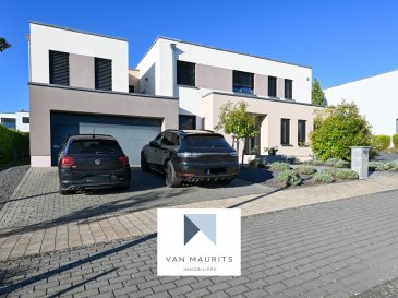 Contemporary Family Home in Wincheringen (Auf Mont)

Built in 2013 on a 597 m² plot, this modern home in Wincheringen, Auf Mont combines generous living space, high-quality features, and a prime south-facing orientation. 
With 282 m² of living space across two floors, it offers both comfort and functionality for family life.

The ground floor welcomes you with an 8 m² entry hall leading into a bright 20 m² fully equipped kitchen, seamlessly connected to the 27 m² dining room. 
From here, large doors open directly to a 49 m² terrace and the landscaped garden, ideal for entertaining and outdoor living. 
A 21 m² living room, 11 m² office, 18 m² cinema room, 10 m² technical room, 15 m² storage space, and a spacious 50 m² garage complete this level.

Upstairs, the first floor offers four bedrooms (26 m², 20 m², 20 m², and 14 m²) including a parental suite with a 10 m² dressing room and private 6 m² balcony. 
The floor also features a 20 m² gym, a 16 m² central hall, a 7 m² shower room, and a 12 m² bathroom with both a tub and a shower.

Additional features include a central vacuum system, alarm system, and photovoltaic panels, ensuring both convenience and energy efficiency.

With its spacious interiors, multiple leisure areas, and excellent location, this property is a rare opportunity for those seeking a modern home with style and comfort close to the Luxembourg border.

No buyer's commission.

Contact:
Juha Ahonen
+352 661 249 476
juha@vanmaurits.lu


Modernes Einfamilienhaus in Wincheringen (Auf Mont)

Dieses 2013 erbaute, moderne Wohnhaus in Wincheringen, Ortsteil Auf Mont, vereint auf einem 597 m² großen Grundstück großzügige Wohnfläche, hochwertige Ausstattung und eine bevorzugte Südausrichtung.
Mit 282 m² Wohnfläche auf zwei Etagen bietet es Komfort und Funktionalität für das Familienleben.

Das Erdgeschoss empfängt Sie mit einer 8 m² großen Eingangshalle, die in eine helle, vollausgestattete 20 m² Küche führt, welche nahtlos mit dem 27 m² Esszimmer verbunden ist.
Von hier aus öffnen sich große Türen direkt zur 49 m² Terrasse und dem angelegten Garten ? ideal für Geselligkeit und das Leben im Freien.
Ein 21 m² Wohnzimmer, 11 m² Büro, 18 m² Kinoraum, 10 m² Technikraum, 15 m² Abstellfläche sowie eine geräumige 50 m² Garage vervollständigen diese Ebene.

Im Obergeschoss bietet die erste Etage vier Schlafzimmer (26 m², 20 m², 20 m² und 14 m²), darunter eine Elternsuite mit 10 m² Ankleidezimmer und privatem 6 m² Balkon.
Die Etage verfügt außerdem über einen 20 m² Fitnessraum, eine 16 m² zentrale Diele, ein 7 m² Duschbad sowie ein 12 m² Badezimmer mit sowohl Badewanne als auch Dusche.

Zur weiteren Ausstattung gehören eine Zentralstaubsauganlage, Alarmanlage und Photovoltaikmodule, die sowohl Komfort als auch Energieeffizienz gewährleisten.

Mit seinen großzügigen Innenräumen, vielfältigen Freizeitbereichen und ausgezeichneter Lage stellt diese Immobilie eine seltene Gelegenheit für alle dar, die ein modernes Zuhause mit Stil und Komfort in Grenznähe zu Luxemburg suchen.

Keine käuferprovision.

Kontakt:
Juha Ahonen
+352 661 249 476
juha@vanmaurits.lu


Maison Familiale Contemporaine à Wincheringen (Auf Mont)

Construite en 2013 sur un terrain de 597 m², cette demeure moderne de Wincheringen, quartier Auf Mont, allie espace de vie généreux, prestations haut de gamme et orientation sud privilégiée.
Avec ses 282 m² habitables répartis sur deux niveaux, elle offre confort et fonctionnalité pour la vie familiale.

Le rez-de-chaussée vous accueille par un hall d'entrée de 8 m² qui dessert une cuisine équipée lumineuse de 20 m², ouverte harmonieusement sur la salle à manger de 27 m².
De là, de larges baies vitrées donnent directement accès à une terrasse de 49 m² et au jardin paysagé, parfaits pour recevoir et profiter de l'extérieur.
Ce niveau comprend également un salon de 21 m², un bureau de 11 m², une salle de cinéma de 18 m², un local technique de 10 m², des espaces de rangement de 15 m², ainsi qu'un garage spacieux de 50 m².

À l'étage, le premier niveau propose quatre chambres (26 m², 20 m², 20 m² et 14 m²) dont une suite parentale avec dressing de 10 m² et balcon privé de 6 m².
L'étage dispose aussi d'une salle de sport de 20 m², d'un hall central de 16 m², d'une salle de douche de 7 m² et d'une salle de bains de 12 m² équipée d'une baignoire et d'une douche.

Les équipements comprennent notamment l'aspiration centralisée, un système d'alarme et des panneaux photovoltaïques, garantissant praticité et efficacité énergétique.

Avec ses volumes généreux, ses multiples espaces de détente et sa situation privilégiée, cette propriété constitue une opportunité rare pour ceux qui recherchent une maison moderne alliant style et confort à proximité de la frontière luxembourgeoise.

Pas de prime d'achat.

Contact :
Juha Ahonen
+352 661 249 476
juha@vanmaurits.lu