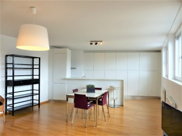 Le superbe appartement ± 105 m² est situé au 4ème étage accessible par ascenseur et dispose de 2 belles chambres ± 19 et 19 m², une chambre incluant un dressing ± 6 m² et l'autre une salle de douche et deux vasques en suite, un wc séparé ± 3m2, et un séjour ± 42 m² ouvert sur la cuisine équipée ± 6 m² avec accès à un balcon ± 2.5 m². L'appartement dispose de nombreux placards, l'éclairage est discrèt et moderne, le sol est en parquet, la vue est dégagée à l'avant comme à l'arrière.

L'appartement est accessible par ascenseur et inclue une cave ± 9 m².

Celui-ci est situé dans un immeuble à l'entrée de la Ville de Luxembourg, proche de l'autoroute, arrêt de bus quasi devant la porte de l'immeuble, Ecoles du Campus Gessekneapchen (ISL, Athénée, Alyne Mayrisch, EGC, ... à distance à pied. 
 
Généralités :
 
Appartement haut de gamme avec de belles finitions ;
Parquet dans les chambres et dans le séjour ;
Portes-fenêtres en oscillo-battant + ouverture sur le balcon ;
Classe énergétique 