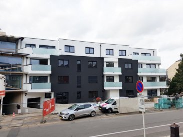 Appartement avec grand living, cuisine ouverte (équipée), une grand et une petite chambre et salle de bain. (avec chauffage au sol, ventilation mechanique, triple vitrage, ascenseur, emplacement intérieur (parking), cave privatif, buanderie et jardin commun). 

Pour tout complément d’informations, contactez-nous par téléphone au (+352) 621 13 99 88 ou par e-mail au info@fn-promotion.lu.

-------- 

Wohnung mit großem Wohnzimmer, offener, eingebauter Küche, ein großes und ein kleines Schlafzimmer und ein Badezimmer (enthält u.a. Bodenheizung, mechanische Ventilation, Dreifachverglasung, Aufzug, Stellplatz im inneren, privaten Keller und gemeinschaftlichem Waschraum und Garten. 

Für weitere Informationen, kontaktieren Sie uns bitte unter der (+352) 621 13 99 88 oder per E-Mail auf info@fn-promotion.lu