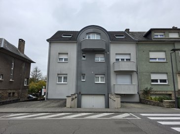 Bel appartement situé 64, rue Emile Klensch à Bettembourg, au coeur de Bettembourg, alliant confort urbain et tranquillité. À deux pas des commerces, des écoles, de la gare au 1er étage d'une petite résidence de 6 appartements.

Complètement rénové en peinture, il se décompose comme suit :

- hall d'entrée avec placard de 7 m2
- une salle de douche de 3.50 m2
- couloir de distribution
- 1 chambre/bureau de 9 m2
- 1 chambre de 12 m2
- Cuisine équipée ouverte sur séjour de 37 m2
- balcon de +/- 3m2

Au sous-sol :
- un emplacement intérieur + cave

Extérieur :
- un emplacement