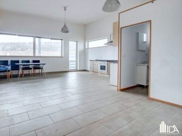 L'Agence Immobilière de l'Attert vous propose en vente plusieurs espaces bureaux idéalement situés à Mertzig dans la zone industrielle proche d'Ettelbrück avec accès facile vers les axes autoroutiers et toutes commodités.

Le lot 45 dispose d'une :
- Superficie de +/-41,29m²
- Situé au 1er étage
- Accès sur balcon de +/-18,79m²
- Cuisine
- Salle de douche avec lavabo et wc 
- 2 emplacements de parkings extérieurs
- Disponible de suite

Ces espaces de bureaux proposent un cadre de travail agréable et visibilité idéalement situés dans une zone industrielle.

Pour plus d'informations, ou pour une visite, contactez-nous au +352 23 62 90 20 ou sur immo@immoaida.lu Consultez nos biens sur www.immoaida.lu