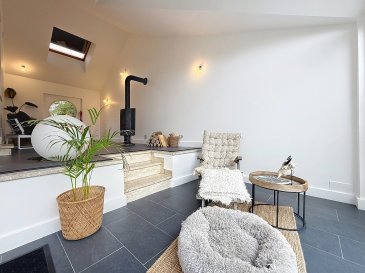 Capitis vous propose à la vente, cette maison de 96 m² offre un cadre de vie paisible à la frontière belge et luxembourgeoise, Située dans la charmante commune de Gorcy (54730). Nichée au cœur d'un quartier calme, cette maison mitoyenne entièrement rénovée propose un agréable espace de vie lumineux grâce à sa grande baie vitrée. La propriété comprend une pièce de vie ouverte avec un poêle à bois, une cuisine spacieuse avec cellier, 3 chambres, 2 salles de bain, et une pièce détente en rez-de-jardin avec accès à une terrasse couverte.

Implantée sur un terrain de 1092 m², cette demeure offre un grand jardin arboré sans vis-à-vis, agrémenté d'une cabane en bois, d'un cabanon et d'une piscine chauffée. Dotée d'une conception pensée pour le confort et l'intimité, cette propriété saura combler les amateurs de moments conviviaux en famille. Avec ses 11 ares de terrain, cette maison offre un cadre idéal pour profiter pleinement du calme et de la sérénité à proximité des frontières.

Les informations sur les risques auxquels ce bien est exposé sont disponibles sur le site Géorisques : www.georisques.gouv.fr

Prix de vente : 329 000 €

Pour plus de renseignements, veuillez nous contacter au +352 27 40 30 30 ou sur info@capitis.lu