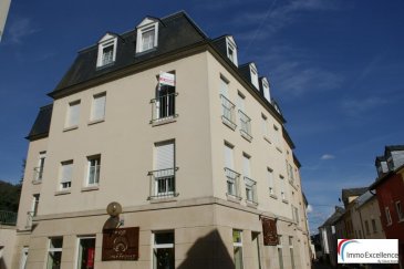 VENDU  !! IMMO EXCELLENCE vous propose ce joli appartement d'une superficie de 67 m2 situé au 2ème étage d'une Résidence. L'appartement se compose comme suit : Un hall d'entrée, une cuisine équipée, une chambre-à-coucher, un living avec salle-à-manger, une salle-de-bains avec raccordement pour la machine-à-laver, une cave ainsi qu'un emplacement extérieur. Situation calme au plein centre d'Echternach.
Ref agence :3426673