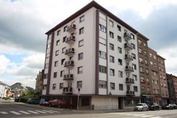 Bel appartement situé au deuxième étage d'une résidence avec ascenseur.
Se compose d'un grand hall d'entrée, de deux chambres à coucher, d'une salle de douche, d'un grand salon, d'une cuisine équipée et avec balcon.
Une cave privative et un garage fermée font également partie de cet appartement.

Situé proche de l'hôpital, des écoles et  lycées, de la piscine municipale  et des commerces.
Arrêt de bus à proximité et bons accès autoroutiers.

Disponible a l'acte notarié.

Ref agence :EACVB40_2