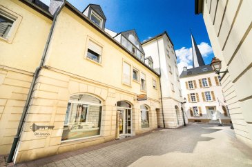 DUPLEX MAT ZWEE BIS DRÄI SCHLOFZËMMEREN UM ZWEETE STACK, MAT GARAGE AN KELLER ZE VERKAFEN ZU DIKRECH 

BK-Immo Promotion proposéiert Iech zum Verkaf en schéinen an luminéisen Duplex, zwee bis dräi Schlofzëmmeren, um zweeten an dritten Stack mat Lift an enger Residenz vun 6 Appartementer an 3 Butiker verdeelt op 3 Etagen. Déi charmant Residenz, befënnt sech just e puer Schrëtt ewech vun allen Commoditéiten (Supermarché, Restauranten/ Caféen mat Terrassen, Butiker, Schoul, Zänndokter etc). Den Duplex huet zousätzlech nach eng Garage (box fermé) an en privaten Keller, vun wou een direkten Zougang zum Centre Commercial huet.

Dest luminéist a harmonesch agriichtent Appartement, aus dem Joer 1991 op engem Terrain vun 50a 24ca (komplett Parzell vun der Residenz), bidd Iech eng Wunnfläch vun ongeféier 107,19 m2 an ass a folgender Weis ausgestatt :

Um zweeten Stack :
•	En Hall d´Entrée: 				                        3,32 m2
•	E Living an Iesszëmmer: 				              43,94 m2
•	Eng zouen komplett ausgestatten Kichen:	      10,43 m2
•	En Wäschraum mat Boiler :				        5,02 m2
•	E Gang :				                                        5,57 m2
•	En Elterenchlofzëmmer : 				              12,25 m2
•	En Kannerschlofzëmmer :				      12,27 m2
•	Eng separate Toilett : 				                1,49 m2
•	En Buedzëmmer : 				                        6,79 m2


Ënnert dem Dach :
•	E Schlofzëmmer/Büro: 				               5,38 m2 
				                                (11,09 m2 um Bueden)
•	E Gang: 								        5,75 m2
•	E Späicher net aménagéierbar : 				6,28 m2 

Um Sous-Sol :
•	Eng zouen Garage fir een Auto
•	En privaten Keller:		 					8,00 m2
•	E Local Poubelle

Wichteg ze wëssen :

-	Residenz vun 6 Appartementer an 3 Butiker verdeelt op 3 Etagen
-	Double vitrage PVC
-	Living mat grousen luminéisten Fensteren
-	Zentral Heizung (Gaz)
-	Eng zouen an équipéiert Kichen
-	Buedzëmmer mat Bidden an Dusch
-	Am Elterenchlofzëmmer an am Kannerschlofzëmmer sinn zwee integréiert Placarden 
-	Eng zouen Garage fir 1 Auto (Box fermé)
-	E private Keller
-	E Local Poubelle
-	Direkten Accès an den Centre Commercial via Rolltrap
-	Separat Compteuren fir Stroum, Waasser an Heizung
-	Glasfaseruschloss fir Internet an Telé, Uschloss fir kollectiv Antenn
-	Zougang zum Duplex via Lift

D'Appartement ass ideal fir jonk Familjen déi net wäit vun allen Commoditéiten eweg wëllen sinn. D’Lag ass roueg an ideal gebonnen un d’ëffentlech Verkéiersmëttele wéi och no vun allen Commoditéiten (Schoul, Supermarchéen, Sportshal, etc).
Fir all weider Froen, bieden mir Iech, ons ënnert folgend Telefonsnummeren oder per Email ze kontaktéiren:

661 66 31 52 Här Pierre SINNER / 269 036 65 (BK-Immo Promotion)
Email : info@bkimmo.lu


//////////////////////////////////////////////////////////////////////////////////////////////////////////////////////////

DUPLEX AVEC 2 À 3 CHAMBRES AU 2ieme ETAGE, AVEC ASCENCEUR, GARAGE ET CAVE À VENDRE A DIEKRICH 

BK-Immo Promotion vous propose à la vente un beau et lumineux duplex avec 2 chambres,  au 2e et 3e étage avec ascenseur dans une résidence de 9 unités (6 appartements et 3 commerces). Cette charmante résidence se trouve à quelques pas de toutes commodités (centre commercial, restaurants/ café avec terrasses, écoles, dentiste, commerces, etc). Le duplex dispose également d’un garage privatif (box fermé) et d’une cave privative, depuis lesquelles on peut facilement accéder au centre commercial. 

Ce duplex lumineux et caractéristique, construit en 1991, sur un terrain d’une surface totale de 50a 24ca (parcelle complète), vous offre une surface habitable d’environ 107,19 m2 et se compose de manière suivante: 

Au 2er étage :
•	hall d´entrée :		                         3,32 m2
•	séjour :		                               43,94 m2
•	cuisine éq. fermée :		               10,43 m2
•	buanderie débarras :		         5,02 m2
•	couloir : 		                                 5,57 m2
•	s.d.b. : 		                                 6,79 m2
•	W.C. separée :		                         1,49 m2
•	chambre d’enfant : 		               12,27 m2
•	chambre parental : 		               12,25 m2
	
Sous les combles :
•	bureau/chambre :		                        5,38 m2
•	surf.sol :			                              11,09 m2
•	hall de nuit :		                                5,75 m2
•	grenier non aménageable/rangement :	6,28 m2

Um Sous-Sol :
•	garagé (box fermé) pour 1 voiture
•	cave privative:		                               8,00 m2
•	local poubelle

Informations supplémentaires :

-	Résidence de 1991 avec 9 unités, dont 3 commerces et 6 appartements
-	Double vitrage PVC
-	Hall d’entrée avec placard intégré
-	Séjour avec des grandes fenêtres éclairées
-	Chaudière gaz central, radiateurs sans caligomètres
-	Cuisine équipée fermée
-	Salle de bain avec baignoire et douche
-	Chambre d’enfant et chambre parentale avec deux placards intégrés
-	Garage (box fermé) pour 1 voiture au souterrain du centre commercial 
-	Cave privative
-	Local poubelle
-	Accès direct au centre commercial par escalateurs 
-	Compteurs séparés pour électricité, eaux et chauffage
-	Branchement fibre optique pour internet et télévision, antenne collective
-	Accès au duplex via ascenseur 


Ce duplex est idéal pour un jeune couple ou des familles avec un ou deux enfants qui veulent être proche de toutes commodités (école, centre polyvalent, supermarchés, etc).

Diekirch est une commune calme et accueillante qui saura satisfaire toutes les exigences.

Pour de plus amples renseignements, n'hésitez pas à nous contacter au numéro +352 661 663 152 (Monsieur Pierre SINNER) / +352 691 995 107 (Madame Michaela Hodzova)

L‘agence BK Immo vous propose des objets sélectionnés, pour répondre à la demande de notre clientèle. 

N‘hésitez pas à consulter notre site www.bkimmo.lu pour découvrir de photos supplémentaires et nos autres biens.
