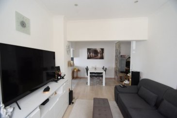 En Exclusivité ImmoHouse vous propose cette superbe maison libre des 3 cotés dans une rue calme de Luxembourg-Cessange.

Sur un terrain de 1,97ares et une surface habitables de 110m² cette charmante maison libre de 3 cotés se compose de:

Au rez de chaussée:
- Un agréable hall d'entrée
- Un salon/salle à manger avec accès terrasse et jardin
- Une cuisine équipée ouverte sur la pièce de vie
- Une chambre
- Une salle de bain avec wc et fenêtre

Au 1er étage:
- 2 chambres à coucher
- Un espace bureau
- Une salle de bain avec douche-wc-fenêtre

A cela s’ajoutent :un  garage, plusieurs emplacements extérieurs ,une cave, un joli jardin avec sa terrasse.


Superbe maison à découvrir....