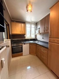 REAL G IMMO, vous présente ce Duplex situé au 3áµ‰ étage d’une résidence bien entretenue construite en 1999, ce duplex se trouve en plein cœur d’Esch-sur-Alzette, à proximité directe des commerces, transports et autres commodités.

Ce bien se compose de deux niveaux :

- Rez-de-chaussée :

Espace de vie lumineux
Cuisine équipée ouverte
WC séparé

- À l’étage :
Chambre à coucher avec armoire encastré
Salle de bain
Espace ouvert pouvant servir de bureau ou coin détente

- Sous sol :
Cave privative
Buanderie commune

L’appartement est vendu meublé!!

Un logement fonctionnel, avec une bonne séparation des espaces jour et nuit, parfait pour un couple ou une personne seule recherchant un cadre de vie central et pratique.

Nous restons à votre disposition pour tout renseignement complémentaire ou visite des lieux au 28 66 39 1.

Les prix s'entendent frais d'agence + TVA inclus.

 ---------- 
REAL G IMMO, presents this Duplex located on the 3áµ‰ floor of a well-maintained residence built in 1999, this duplex is located in the heart of Esch-sur-Alzette, in direct proximity to shops, transport and other amenities.

This property comprises two levels:

- First floor:

Bright living area

Open-plan fitted kitchen

Separate WC

- First floor :

Bedroom with built-in wardrobe

Bathroom

Open-plan office or relaxation area

- Basement :

Private cellar

Shared laundry room

The apartment is sold furnished.

A functional apartment, with a good separation of day and night spaces, perfect for a couple or a single person looking for a central and practical living environment.

For further information or to visit the property, please call 28 66 39 1.

Prices include agency fees + VAT.