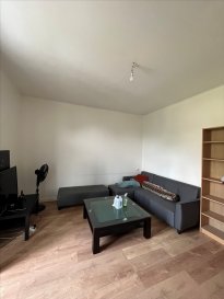 ALT\'IMMOGEST.COM votre agence immobillière vous propose :

Un bel appartement de 99 m² de type F4 en duplex avec jardin et garage dans une maison des années 1930 de 2 appartements. 

Au 1er niveau, il se compose d\'une cuisine meublée, d\'un salon/séjour donnant accès aux balcons, d\'une chambre avec placard et d\'une salle de bain avec WC.

A l\'étage, deux chambres dont une avec dressing et placard et une salle d\'eau avec WC.

En annexe, vous trouverez un grand jardin, un garage et une cave.

Chauffage individuel Gaz.

L\'appartement est disponible fin juin.

Loyer hors charges : 881.32 €
Provision mensuelle sur charges récupérables : 48.00 € ( T.O.M, électricité des communs et l\'eau froide)
Loyer charges comprises : 929.32 €
Dépôt de garantie : 881.32 €

Agence ALT\'IMMO-GEST.COM
03.87.67.34.13
Mme SZYNAL Estelle