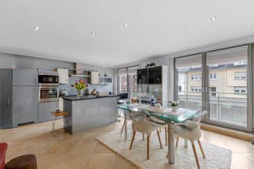 En Exclusivité, ImmoHouse vous propose ce superbe appartement 2 chambres idéalement situé à Luxembourg-Muhlenbach.

Au 1er étage d'une résidence soignée avec ascenseur cet appartement coup de coeur de 78,12m² se compose de :

- Un agréable hall d'entrée
- Un grand salon/salle à manger très lumineux avec balcon 
- Une cuisine équipée ouverte sur la pièce de vie
- Deux grandes chambre à coucher 
- Une salle de bain avec wc 

A cela s'ajoutent:
- Un parking intérieur privatif
- Une cave privative
- Une buanderie

Un magnifique objet à découvrir ...

Infos et visites sur rdv