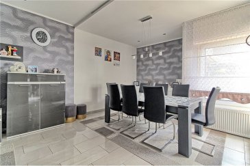 Veuillez contacter Bardia Allami pour de plus amples informations :
- T : 621 150 966
- E : bardia.allami@remax.lu

RE/MAX Luxembourg vous propose une jolie maison mitoyenne rénovée à Bonnevoie, à 2 minutes de Luxembourg-Gare.
Le bien dispose d’une surface habitable d'environ 140 m² (sur une surface totale d’environ 165 m²).
Cette maison détenant beaucoup de potentiel se compose comme suit : 
REZ-DE-CHAUSSÉE :
1 hall d’entrée, Living et salle à manger ainsi qu’une jolie cuisine équipée et séparée.
1er ÉTAGE :
2 chambres à coucher avec une grande salle de bain ainsi qu’un grand balcon complète cet étage.
2em ÉTAGE :
2 chambres à coucher et une grande salle de douche, accès au grenier.
GRENIER : Surface d’environ 10 m² à aménager. 
SOUS-SOL : Cave, buanderie, coin technique, stock et débarras. 
Plusieurs rénovations effectuées : circuits électriques, toiture, installation de la chaudière au gaz et plomberie, et enfin le circuit de canalisation et drainages.

Quartier calme et résidentiel, très proche de toutes commodités, à 2 min de la gare de Luxembourg, commerces et crèche à proximité.
Frais d’agence RE/MAX : à la charge de la partie venderesse + TVA.