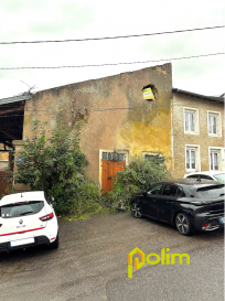 Idéal investisseur.  Beau potentiel à développer pour cette grange idéalement située à proximité de l'accès A31. 180 m2 exploitable sur 2 niveaux cour sur l'arrière avec dépendances.
 Les informations sur les risques auxquels ce bien est exposé sont disponibles sur le site Géorisques : www.georisques.gouv.fr