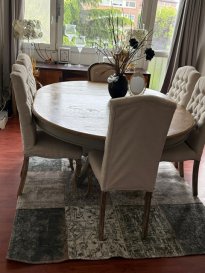 Appartement T4 lumineux avec parking sécurisé à 4 mn du bour. Marcq-en-Baroeul   À deux pas du coeur Saint-Vincent
Découvrez cet appartement familial lumineux, idéalement situé dans un environnement verdoyant et recherché, à seulement quelques minutes à pied du coeur du quartier Saint-Vincent.
Situé au 2e étage d'une résidence entretenue (sans ascenseur), cet appartement bénéficie d'une agréable vue dégagée et d'une belle luminosité tout au long de la journée.
Dès l'arrivée sur le palier, vous profiterez d'un premier cellier privatif très pratique. L'entrée s'ouvre ensuite sur une cuisine équipée ouverte sur un vaste espace de vie convivial comprenant salle à manger et salon. Un second cellier attenant complète cet espace.
L'espace nuit, accessible par un couloir doté d'un grand placard de rangement, dessert trois chambres confortables, une salle de bains avec baignoire ainsi que des toilettes indépendantes.
Les atouts de ce bien :

Appartement lumineux avec vue dégagée
3 chambres
Deux espaces de rangement privatifs (celliers)
Grande cave
Résidence au coeur d'un cadre verdoyant
Parking visiteurs au sein de la copropriété
Nombreuses places de stationnement publiques à proximité immédiate sur l'avenue Foch

Garage en option Possibilité d'acquérir un garage fermé au prix de 20 900 EUR. Prix hors honoraires : 19 000 EUR - Honoraires à la charge de l'acquéreur 2 090 EUR T.T.C. soit 10 % T.T.C. du prix de vente.
Informations copropriété Copropriété comprenant 186 appartements, 62 caves, 31 places de stationnement et 31 garages, gérée par un syndic professionnel. Charges annuelles 2023 : 3 600 EUR comprenant notamment le chauffage avec répartiteurs, les provisions d'eau ainsi que l'entretien des parties communes et des espaces verts. 1 procédure en cours pour impayés au sein de la copropriété.
Performance énergétique
DPE : E (307 kWh/m2/an) GES : E (68 kg CO2/m2/an)
Montant estimé des dépenses annuelles d'énergie pour un usage standard : entre 1 460 EUR et 2 010 EUR par an (prix moyens des énergies indexés sur 2021, abonnements compris).
Les informations sur les risques auxquels ce bien est exposé sont disponibles sur le site Géorisques.
Prix de vente : 229 000 EUR honoraires à la charge de l'acquéreur  Prix hors honoraires : 219 000 EUR Honoraires à la charge de l'acquéreur : 10 000 EUR TTC.
 L'avis de Miss-Immo Un appartement familial particulièrement agréable à vivre, baigné de lumière et bénéficiant d'un emplacement privilégié à Marcq-en-Baroeul. Son environnement verdoyant, sa proximité immédiate du coeur Saint-Vincent et ses nombreux espaces de rangement en font une belle opportunité pour une famille ou un couple à la recherche de confort et de praticité au quotidien.