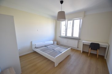 ImmoHouse vous propose en location cette chambre meublée située à Luxembourg-Bonnevoie proche des transports et des commodités.

Au sein d'une petite copropriété cette chambre meublée en colocation se compose :

- Un lit double
- Une table de chevet
- Un bureau avec chaise
- Une armoire

En commun:
- une cuisine entièrement équipée
- une salle de douche
- un wc séparé
- une buanderie avec machine à laver

Informations:
-Loyer : 1000€ 
-Charges mensuelles : 75€ comprenant: electricité, chauffage, internet, eau, femme de ménage.
-Disponibilité : 01/11/2026
-garantie : 2 mois de caution
-frais d'agence : 1/2 mois de loyer plus TVA pour locataire et 1/2 mois de loyer plus TVA pour bailleur