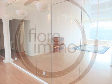 Nous avons le plaisir de vous proposer à la location un charmant appartement sis au 12ème étage (sur 13) d\'une résidence à Dommeldange. Cet appartement vous offrira une vue incroyable sur la forêt et sur le quartier alentour de la ville de Luxembourg.<br><br>Les plus grands atouts de ce logement sont les services disponibles dans la résidence (piscine, salle de sport, coiffeur, épicerie et bar).<br><br>L\'appartement se compose comme suit:<br>- Hall d\'entrée avec grands placards;<br>- Double living avec de grandes baies vitrées donnant sur la spacieuse terrasse;<br>- Cuisine avec un coin salle à manger;<br>- 3 chambres avec placards;<br>- 1 salle de bain (avec machine à laver et sèche-linge) avec toilette;<br>- 1 salle de douche avec toilette;<br>- 1 parking extérieur;<br>- 1 garage fermé.<br><br>Frais d\'agence à la charge du locataire: 1 mois de loyer + 17% TVA. <br><br>Pour plus de renseignement veuillez contacter l\'agence.<br /><br />We are pleased to offer you for rent a charming apartment, on the 12th floor (on a total of 13th floors) of a residence located in Dommeldange. This flat will offer you a breathtaking view on the forest as well as on the surrounding district of the city of Luxembourg.<br><br>The major assets of this apartment are the services available inside the residence (swimming pool, gym, hairdresser, grocery store and bar).<br><br>It consists as follows:<br>- Entrance hall with cupboards;<br>- Double living with large bay windows giving access to the spacious terrasse;<br>- Kitchen with a dining room area;<br>- 3 bedrooms with storage closets;<br>- 1 bathroom (with washing machine and dryer) with toilet;<br>- 1 showeroom with toilet;<br>- 1 outdoor parking<br>- 1 closed garage.<br><br>Agency fees at the expense of the tenant: 1 month rent + 17% VAT. <br><br>For more information please contact the agency.