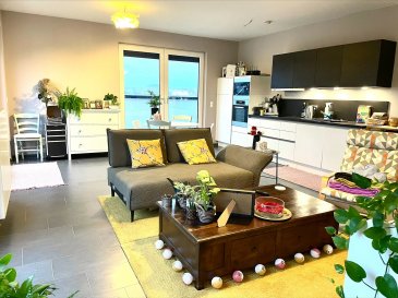 CAPITIS Sàrl vous propose à la LOCATION ce bel appartement aux prestations de qualité situé au
 3 -ème et dernier étage de la résidence situé à Niederkorn. 

Appartement de +/− 62 m2 se compose comme suit : 

Hall d'entrée, cuisine équipée ouverte sur le living avec accès à une très belle terrasse de 26 m2 autour de l 'appartement, une salle de douche , WC séparé et un débarras. 

Une cave ainsi qu'un emplacement intérieur complètent ce bien. 

Pour plus de renseignements ou une visite des lieux veuillez nous contacter au +352 27 40 30 30  ou sur info@capitis.lu