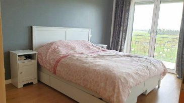 New Keys vous propose ce bel appartement 2 chambres, idéalement situé à Peppange dans la commune de Roeser.

Au 3e étage d'une copropriété très bien entretenue datant de 2003, l'appartement se présente de la manière suivante :


- Hall d'entrée
- Cuisine équipée
- 2 chambres
- 1 cuisine ouverte sur le salon
- 2 balcons (niveau salon et chambre)
- 1 salle de douche (avec WC)
- 1 WC séparé


Pour compléter ce bien, vous profiterez d'un emplacement intérieur, d'une cave, ainsi que d'un magnifique jardin commun à l'arrière de la résidence.

Proche de toutes commodités (Gare de Berchem et de Bettembourg en 5 minutes en voiture avec parking P+R).

Pour plus d'informations et/ou visites, veuillez nous contacter au 27 99 86 23 ou par e-mail à l'adresse info@newkeys.lu

Les prix s'entendent frais d'agence de 3 % TVA 17 % inclus dans le prix et payable par le vendeur.

Nous recherchons en permanence pour la vente et pour la location,
des appartements, maisons, terrains à bâtir etc pour notre clientèle déjà existante.
N'hésitez pas à nous contacter si vous avez un bien pour la vente ou la location.Estimation gratuites.